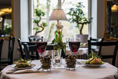 Uppdukat bord i Opera caféet