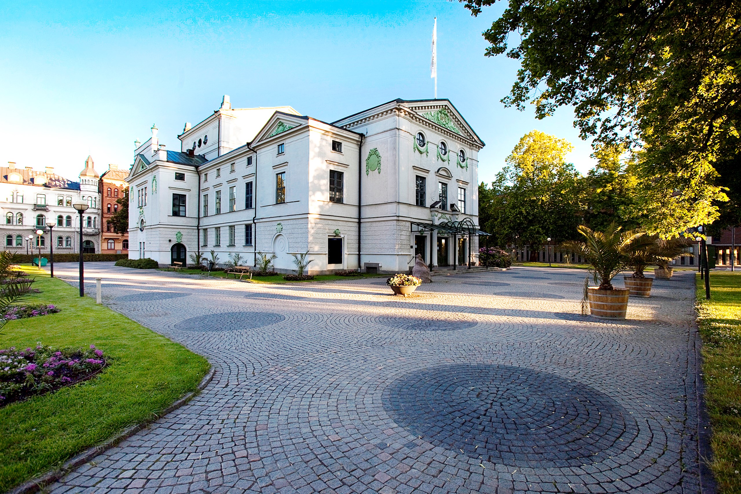 Vacker salongsbild från Wermland Operas Stora scen